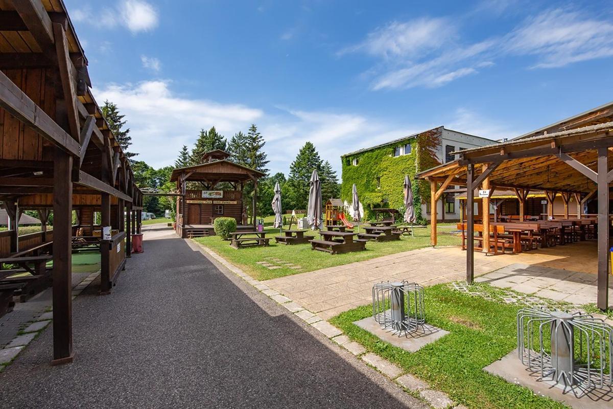 Holiday Park Vrchlabi - Lisci Farma Exterior photo