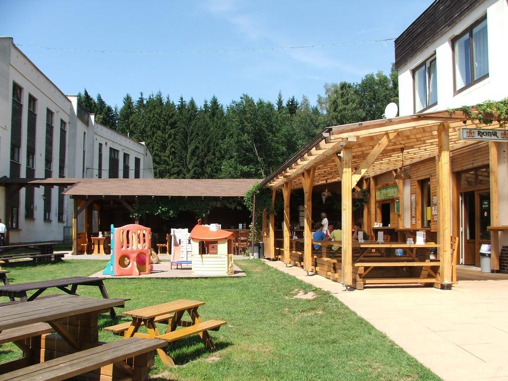 Holiday Park Vrchlabi - Lisci Farma Exterior photo